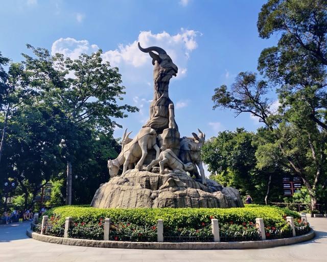 廣州，這座繁華的城市，以其深厚的歷史底蘊(yùn)、豐富的自然景觀和美食文化吸引著無(wú)數(shù)游客。在這里，無(wú)論是歷史遺跡、現(xiàn)代建筑、美食小吃還是自然風(fēng)光，都能讓人流連忘返。接下來，就讓我們一起探索廣州那些好玩的地方。，廣州探秘，歷史底蘊(yùn)、美食文化與自然風(fēng)光一網(wǎng)打盡