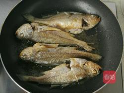 烹飪小黃花魚的藝術(shù)，一道美味的海洋佳肴，烹飪小黃花魚的藝術(shù)，海洋佳肴的誘惑之道