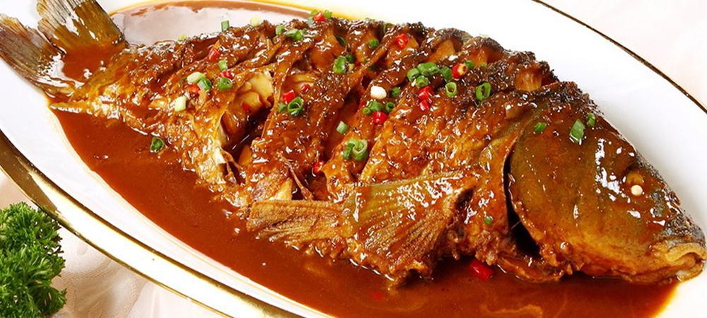 家常紅燒鯉魚的做法，家常紅燒鯉魚烹飪指南，美味秘訣大揭秘