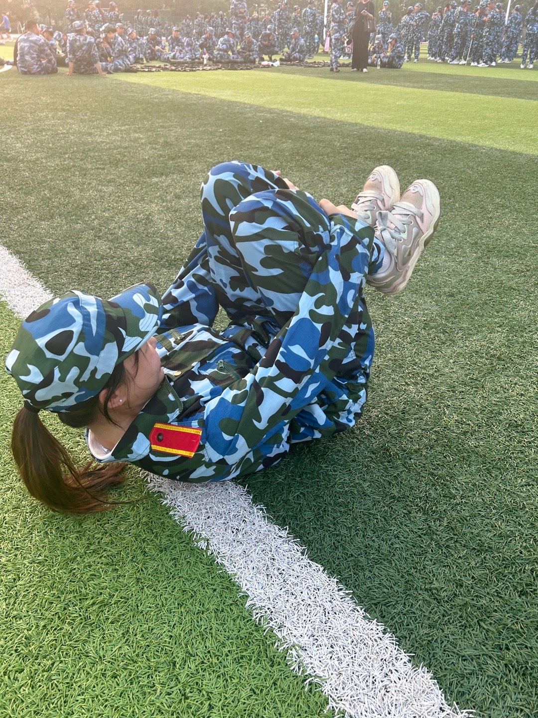 軍訓中的大白兔，蹦出青春活力與成長的力量，軍訓中的大白兔，青春活力與成長力量的展現(xiàn)