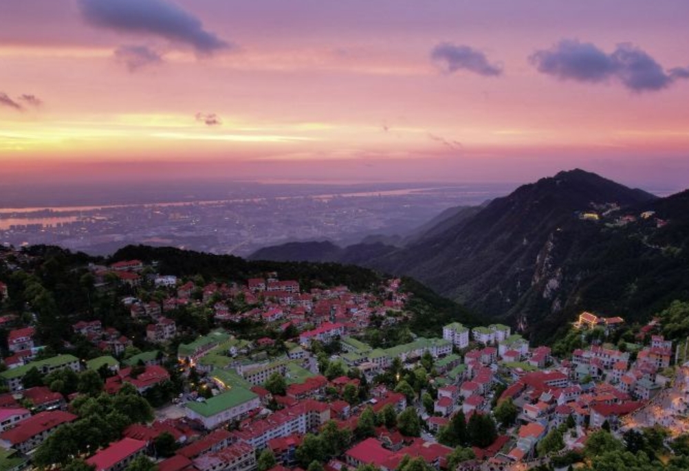 廬山牯嶺鎮(zhèn)旅游攻略，廬山牯嶺鎮(zhèn)，深度旅游攻略