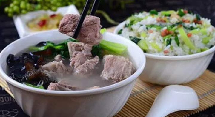 菜飯骨頭湯，一道傳統(tǒng)美食的制作技藝學習之旅，菜飯骨頭湯制作技藝學習之旅