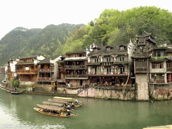 鳳凰古城住宿價(jià)格概覽，鳳凰古城住宿價(jià)格一覽