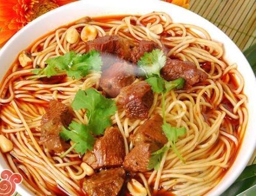 羊肉燴烏冬面，一道美味融合的傳統(tǒng)面食，羊肉燴烏冬面，傳統(tǒng)面食的美味融合之道