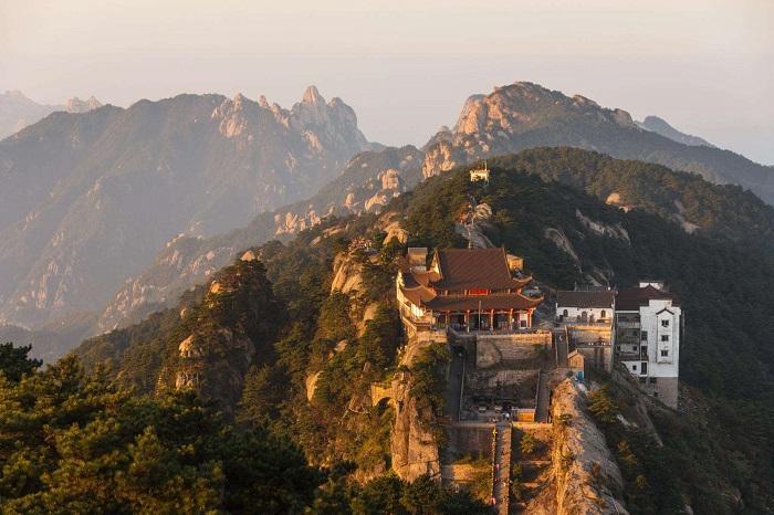 九華山，地理坐標(biāo)與人文魅力的交匯，九華山，地理坐標(biāo)與人文魅力的獨(dú)特交匯點(diǎn)