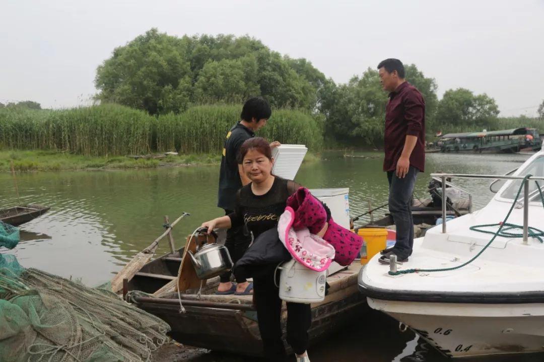 利辛縣漁政執(zhí)法船載多名女性游玩事件始末，利辛縣漁政執(zhí)法船載多名女性游玩事件揭秘
