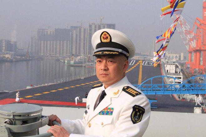 首任航母艦長(zhǎng)張錚，破浪前行的領(lǐng)航者，首任航母艦長(zhǎng)張錚，領(lǐng)航破浪前行