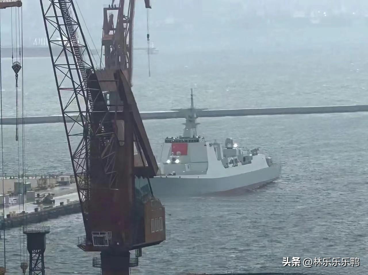 關(guān)于為何不對(duì)052D型驅(qū)逐艦進(jìn)行雙機(jī)庫(kù)改造的探討，探討為何不對(duì)052D型驅(qū)逐艦進(jìn)行雙機(jī)庫(kù)改造的原因