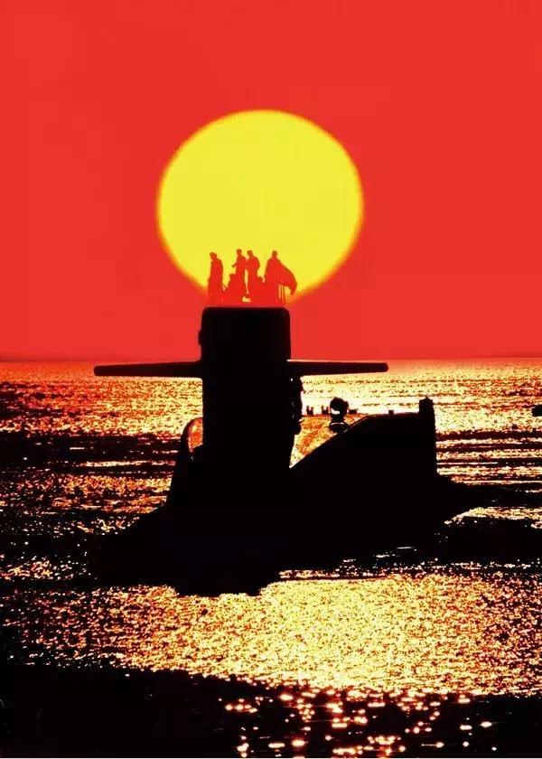 海軍成立70周年海上閱兵首次提出，展現(xiàn)中國(guó)海洋強(qiáng)國(guó)的雄渾力量，中國(guó)海軍70周年海上閱兵，海洋強(qiáng)國(guó)雄渾力量震撼展現(xiàn)