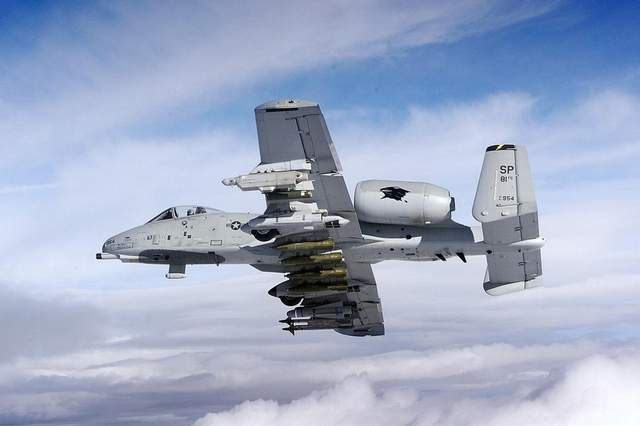 A-10攻擊機(jī)，對地攻擊的專業(yè)之選，A-10攻擊機(jī)，地面攻擊的專業(yè)利器