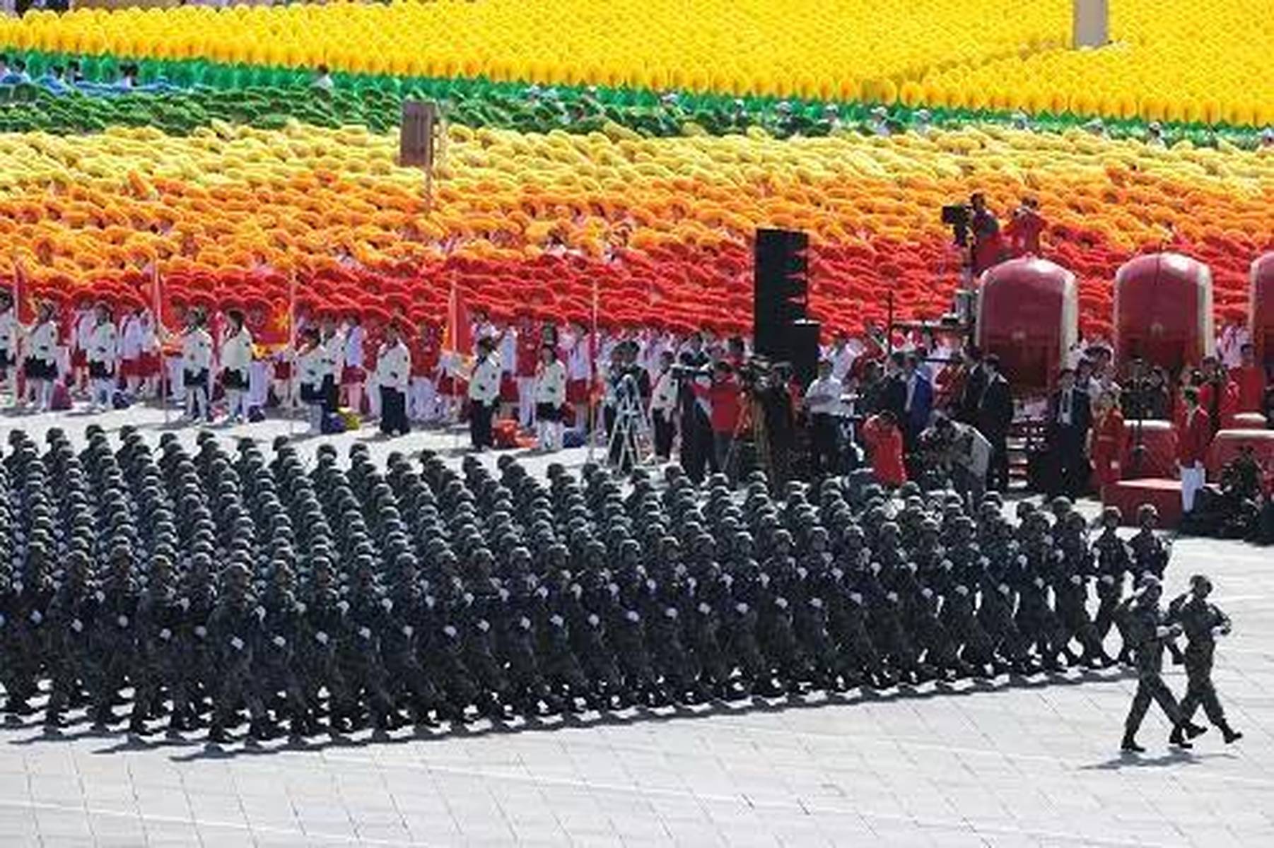 閱兵方陣介紹語，展現(xiàn)國家力量與榮耀，閱兵方陣展示國家力量與榮耀風(fēng)采