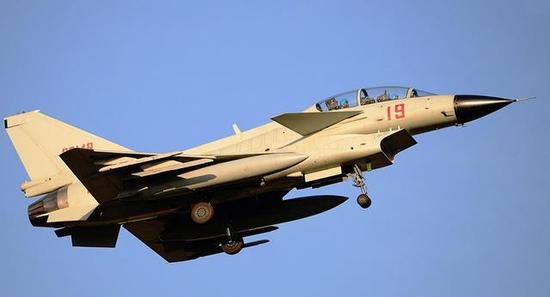 殲-10雙座型號，空中巨龍的雙眼，殲-10雙座型號，空中巨龍的雙眼風采