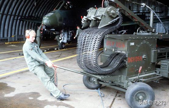 揭秘A-10攻擊機炮彈，戰(zhàn)爭中的空中霸主，揭秘A-10攻擊機炮彈，戰(zhàn)爭中的空中霸主霸主地位揭秘