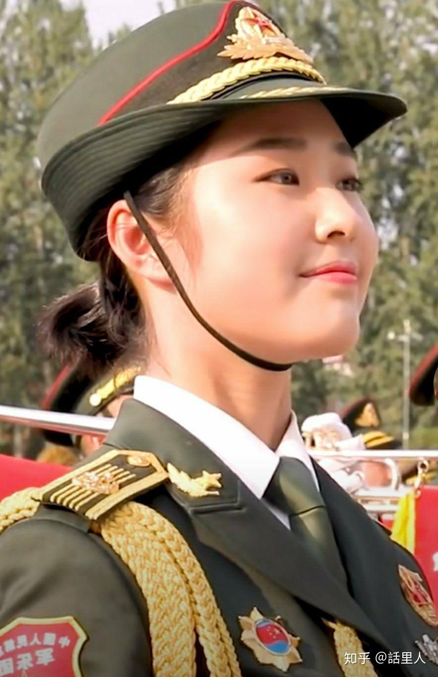 2019女兵方隊(duì)中那道最亮麗的風(fēng)景線——記最漂亮的女兵，記女兵方隊(duì)中最亮麗風(fēng)景線，最美女兵風(fēng)采展露