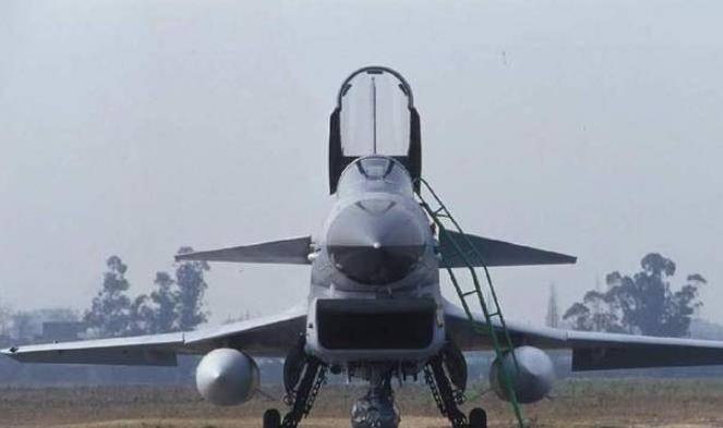 殲-16的機(jī)載武器與航電系統(tǒng)深度解析，殲-16機(jī)載武器與航電系統(tǒng)全面解析