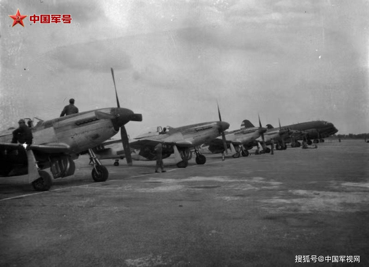 中國空軍，成立的時(shí)間與地點(diǎn)，鑄就輝煌的歷史篇章，中國空軍成立史，鑄就輝煌歷史篇章的歷程