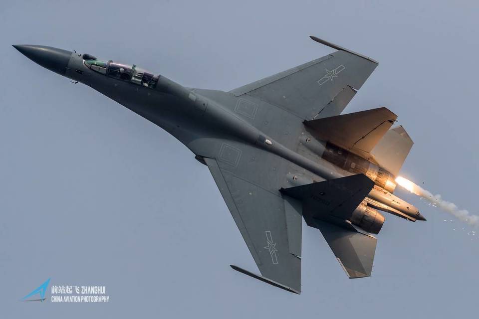 殲-16并非僅為空優(yōu)，深度解析其多重角色與戰(zhàn)略價(jià)值，深度解析，殲-16的多重角色與戰(zhàn)略價(jià)值遠(yuǎn)超空優(yōu)戰(zhàn)機(jī)
