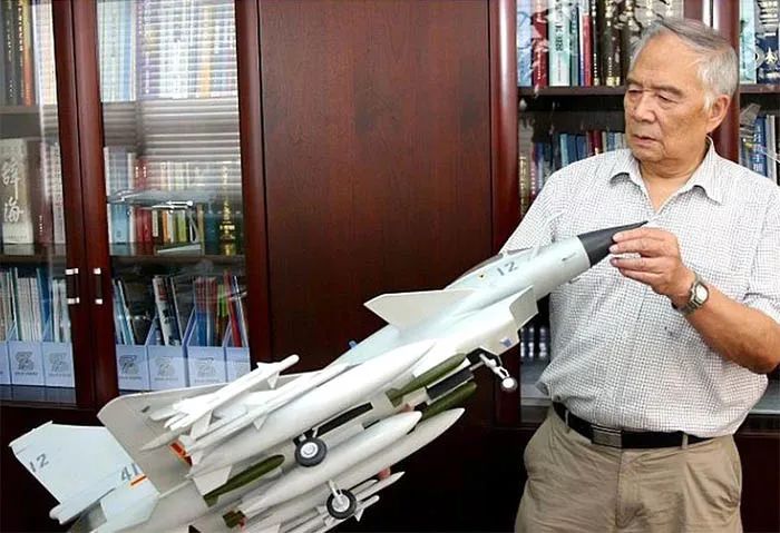 中國殲擊機20總設(shè)計師，鑄就空中利劍的卓越工程師，中國殲擊機總設(shè)計師鑄就空中利劍，卓越工程師揭秘殲-20誕生之路