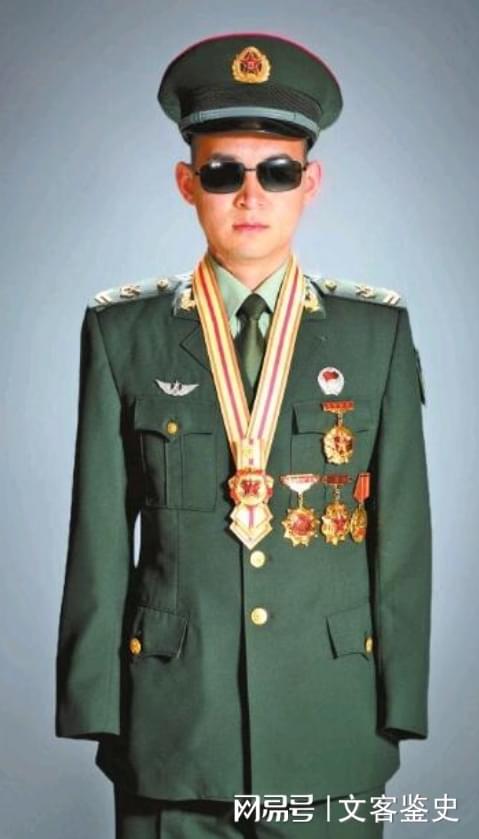 杜富國，英勇負(fù)傷，展現(xiàn)時代精神的英雄，杜富國，英勇負(fù)傷的時代英雄