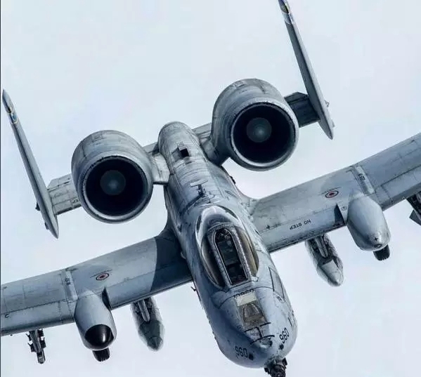 探索A-10戰(zhàn)斗機的壯麗身影，圖片解析與影響，A-10戰(zhàn)斗機的英姿，圖片解析與深遠影響
