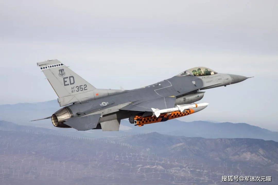 殲-16戰(zhàn)斗機能否擊敗臺風，現(xiàn)代軍事科技與自然災(zāi)害的挑戰(zhàn)，殲-16戰(zhàn)斗機對抗臺風，現(xiàn)代軍事科技迎戰(zhàn)自然災(zāi)害的挑戰(zhàn)