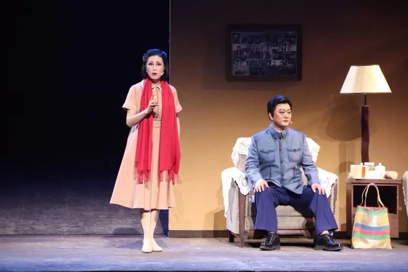 鄧稼先的感人事跡，一生獻(xiàn)身于國(guó)家核事業(yè)，鄧稼先獻(xiàn)身國(guó)家核事業(yè)，一生感人事跡銘記人心