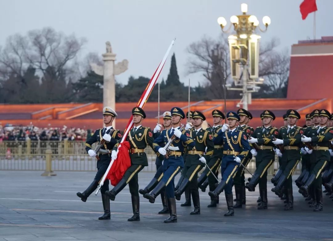 2015年閱兵升旗儀式完整視頻，展現(xiàn)國家力量與榮耀，「閱兵升旗儀式全程回顧，展現(xiàn)國家力量與榮耀的2015年盛事」