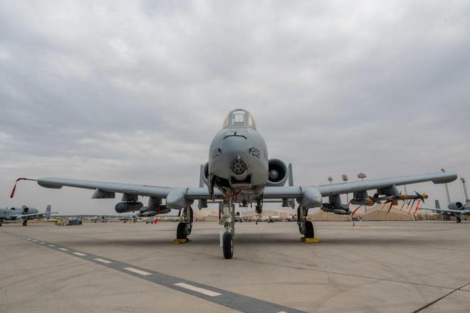 A-10疣豬攻擊機折紙教程，A-10疣豬攻擊機折紙教程，一步步教你折紙戰(zhàn)機