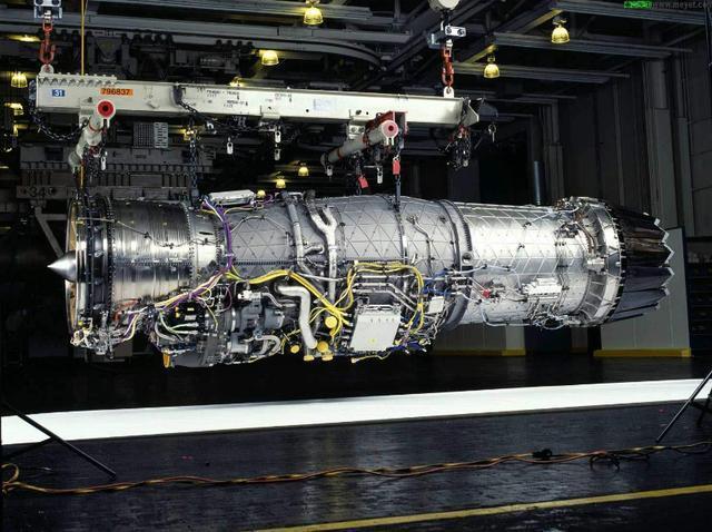 殲-15艦載機(jī)的發(fā)動(dòng)機(jī)，動(dòng)力之心的探索，殲-15艦載機(jī)動(dòng)力之心，發(fā)動(dòng)機(jī)技術(shù)深度探索