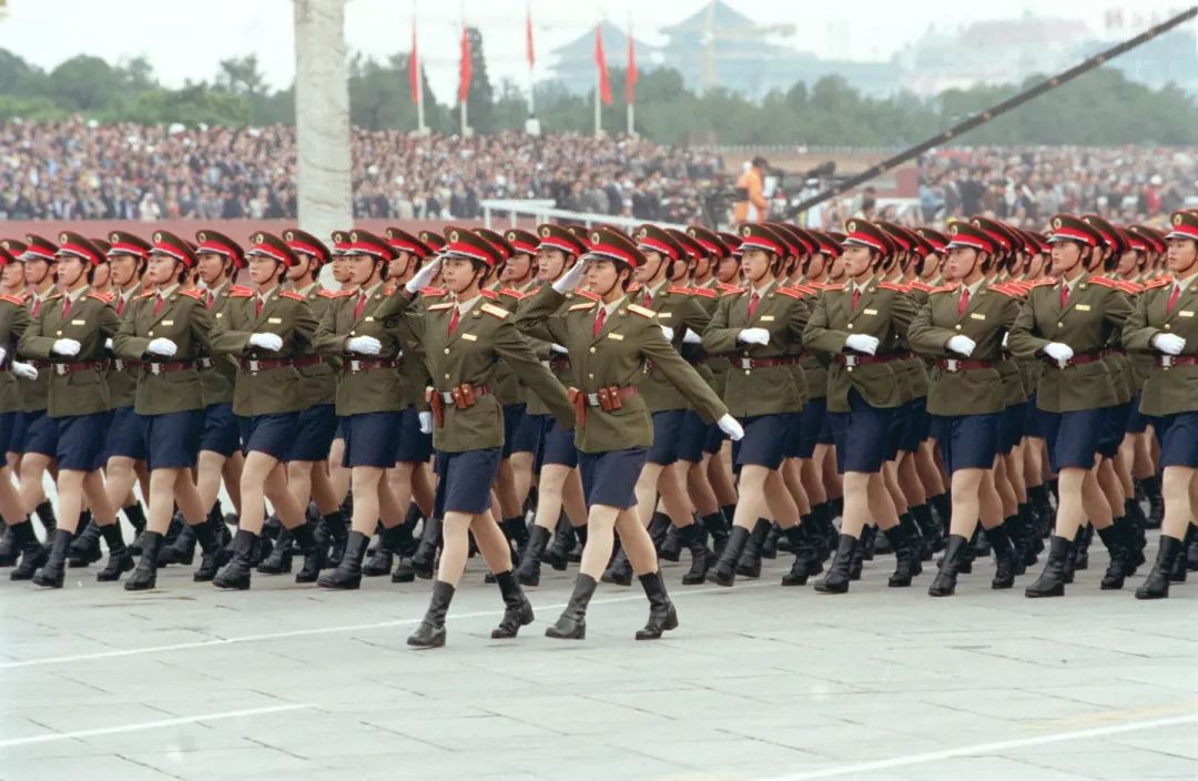 中國女兵方隊(duì)閱兵儀式，榮耀與力量的展現(xiàn)，中國女兵方隊(duì)閱兵儀式，榮耀與力量的璀璨展現(xiàn)