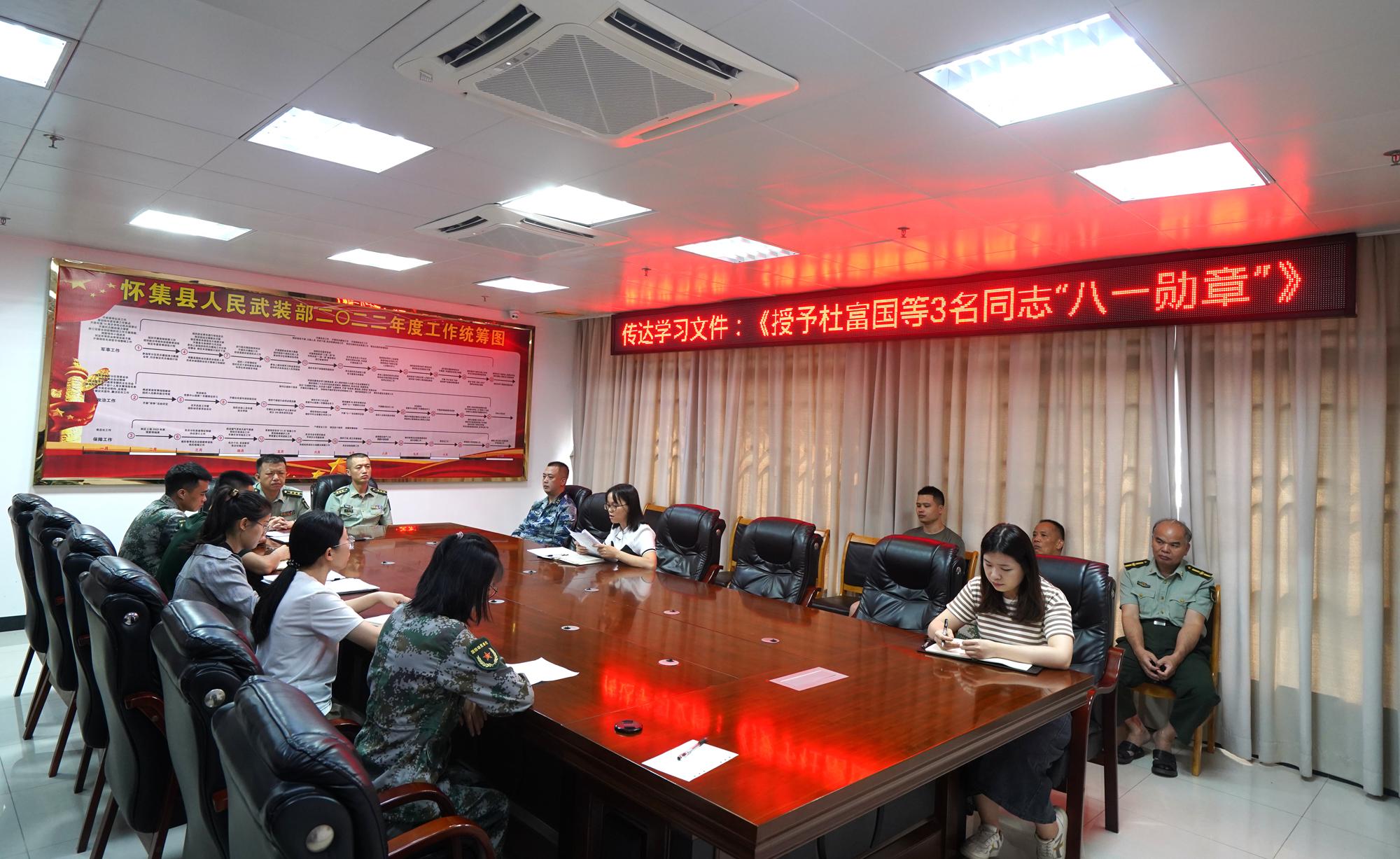 八一勛章國家給予的榮譽與獎勵金額探討，八一勛章，國家榮譽與獎勵金額深度解析