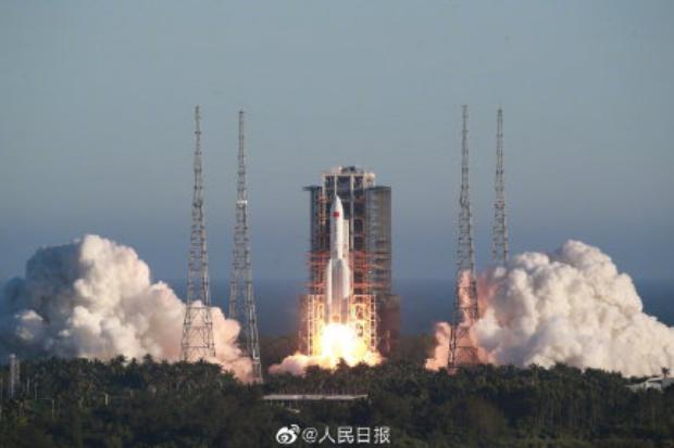 殲-16戰(zhàn)斗機(jī)首飛成功的輝煌時刻，殲-16戰(zhàn)斗機(jī)首飛成功的輝煌瞬間