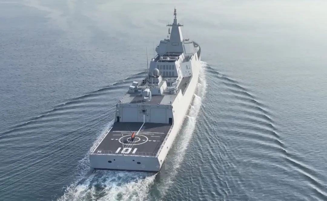 探索中國海軍力量之巔峰，055型驅(qū)逐艦超清壁紙欣賞，中國海軍力量巔峰探索，055型驅(qū)逐艦超清壁紙展示