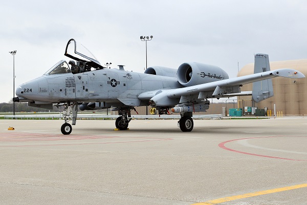 揭秘A-10攻擊機，空中猛獸的卓越性能與傳奇歷程，揭秘A-10攻擊機的卓越性能與傳奇歷程，空中猛獸的全方位解讀