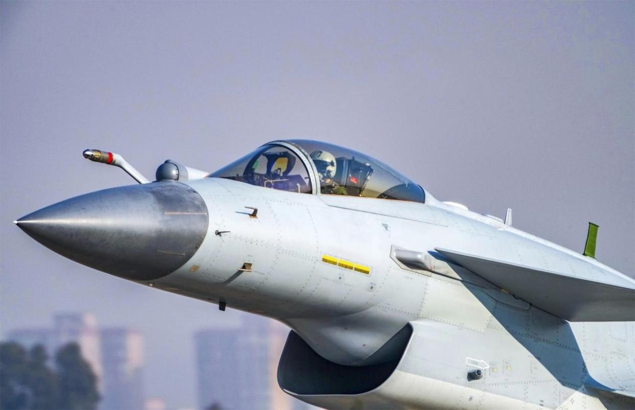 殲-10戰(zhàn)斗機(jī)在中國(guó)空軍現(xiàn)代化進(jìn)程中的深遠(yuǎn)意義，殲-10戰(zhàn)斗機(jī)在中國(guó)空軍現(xiàn)代化進(jìn)程中的戰(zhàn)略地位與深遠(yuǎn)影響