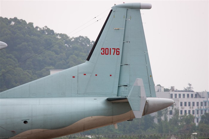 直-18預(yù)警機(jī)在編隊(duì)中的距離掌控與戰(zhàn)術(shù)運(yùn)用，直-18預(yù)警機(jī)編隊(duì)中的距離掌控與戰(zhàn)術(shù)運(yùn)用策略