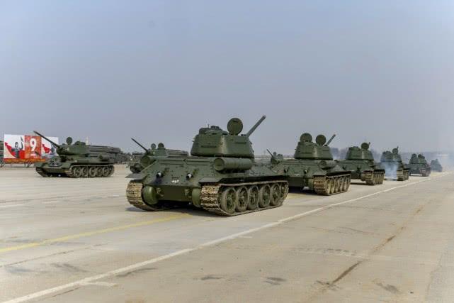閱兵場上的獨特風景，一輛T-34的榮耀與傳奇，T-34坦克，閱兵場上的榮耀與傳奇