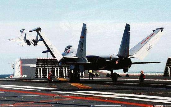 殲-15彈射試驗，探索中國航母戰(zhàn)斗群的空中力量之源，殲-15彈射試驗，揭秘中國航母戰(zhàn)斗群空中力量之源
