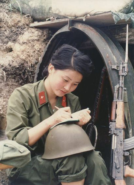 中國女兵在越南戰(zhàn)場，英勇無畏的巾幗英雄，中國女兵在越南戰(zhàn)場的英勇巾幗傳奇