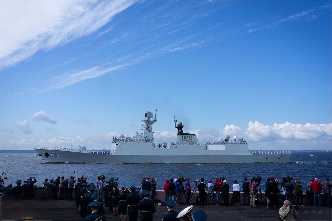 海軍護(hù)衛(wèi)艦運(yùn)城號(hào)的榮耀與擔(dān)當(dāng)，海軍護(hù)衛(wèi)艦運(yùn)城號(hào)，榮耀與擔(dān)當(dāng)?shù)暮胶Ｖ? class=