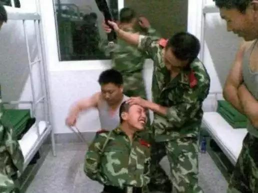 新兵第一年為啥挨打，深度解析與應(yīng)對(duì)策略，新兵第一年挨打現(xiàn)象，深度解析原因與應(yīng)對(duì)策略