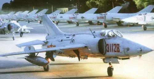 強5攻擊機的故事，英勇無畏的空中戰(zhàn)士傳奇，強5攻擊機，英勇無畏的空中戰(zhàn)士傳奇故事