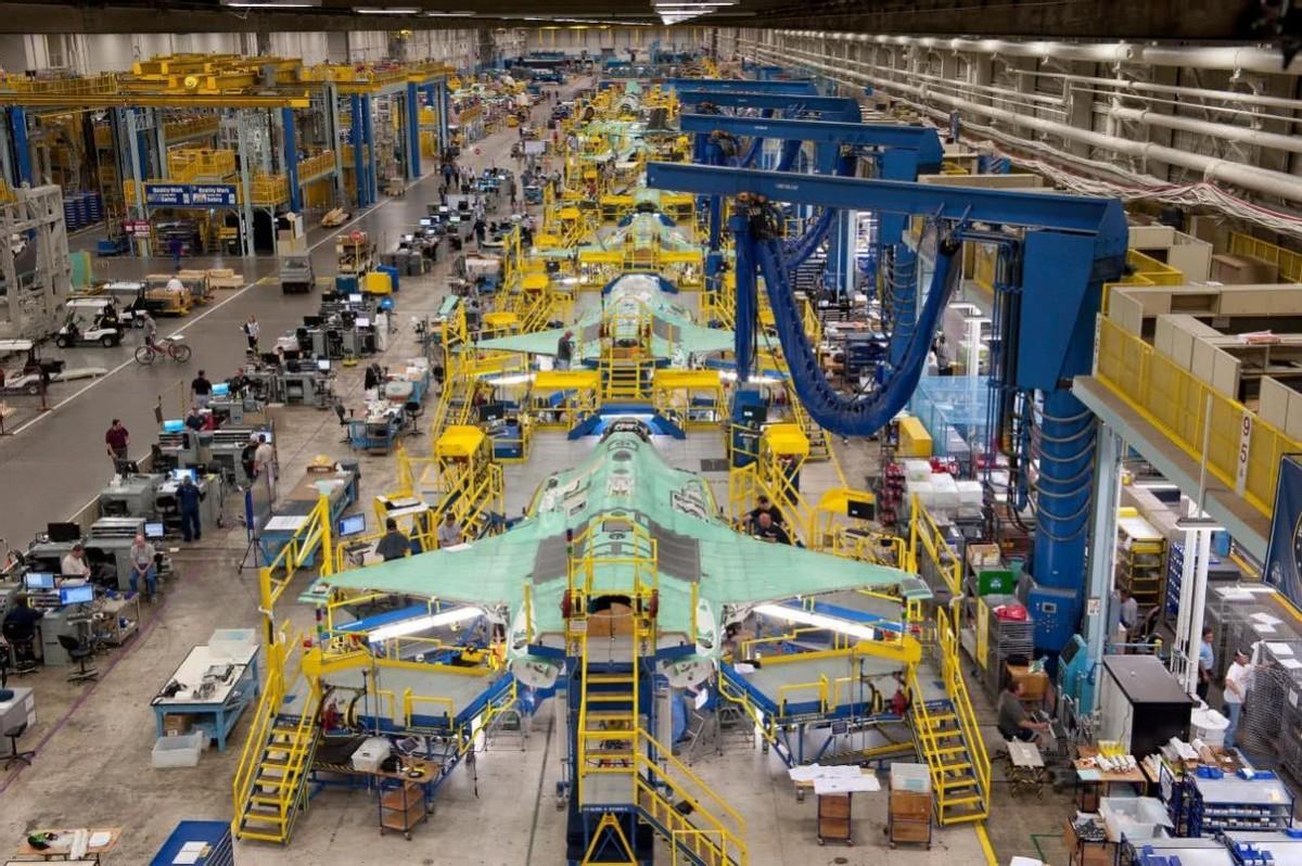 殲-20與F-22，究竟誰更厲害？，殲-20與F-22，誰更勝一籌？對比解析