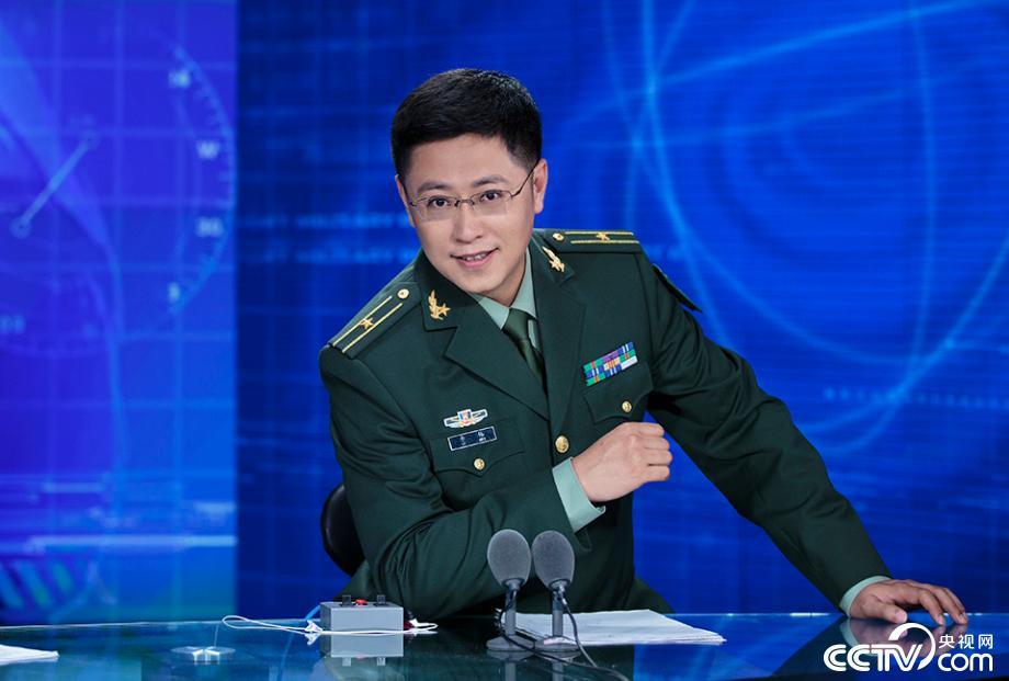 藍(lán)浩，軍事節(jié)目主持人的風(fēng)采，藍(lán)浩，軍事節(jié)目主持人的魅力風(fēng)采