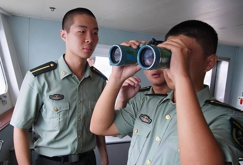 戴眼鏡可以報考軍校嗎？——對軍校報考資格的深度解讀，戴眼鏡能否報考軍校？全面解析軍校報考資格