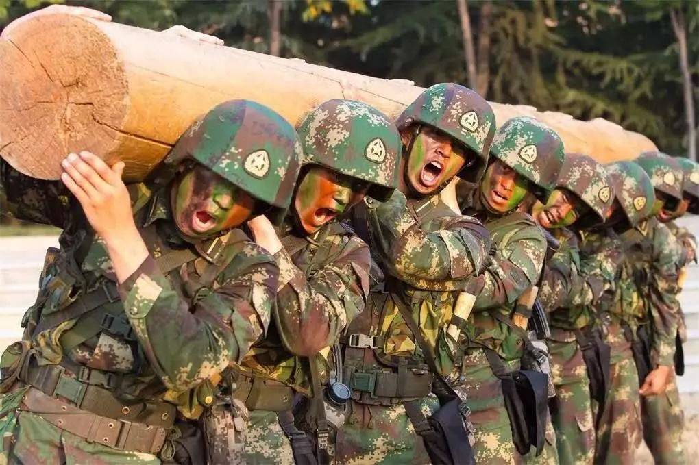 火箭軍工程大學軍服，榮耀的象征與時代的印記，火箭軍工程大學軍服，榮耀時代的印記與象征