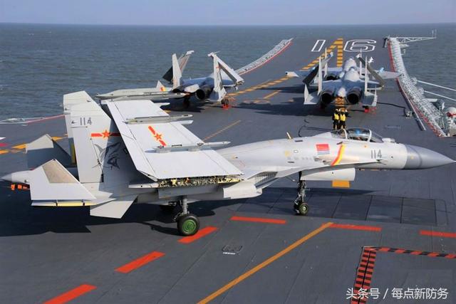 遼寧艦預(yù)警機，中國海軍航空兵力量的新里程碑，中國海軍航空兵新里程碑，遼寧艦預(yù)警機亮相展實力